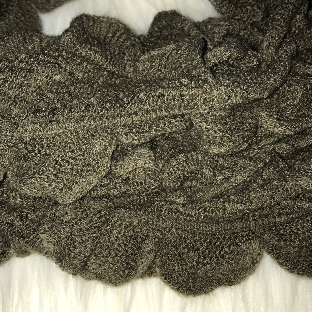 NWT Taleen Oversized Ruffle Infinity Scarf Olive - Picture 2 of 7